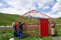 Assembling a yurt