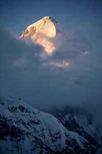 Peak_of_Khan_Tengri_at_sunset 200