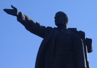 lenin pointing