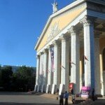 The venue: the theater of Opera and Ballet in Bishkek, bathed in the evening sunlight